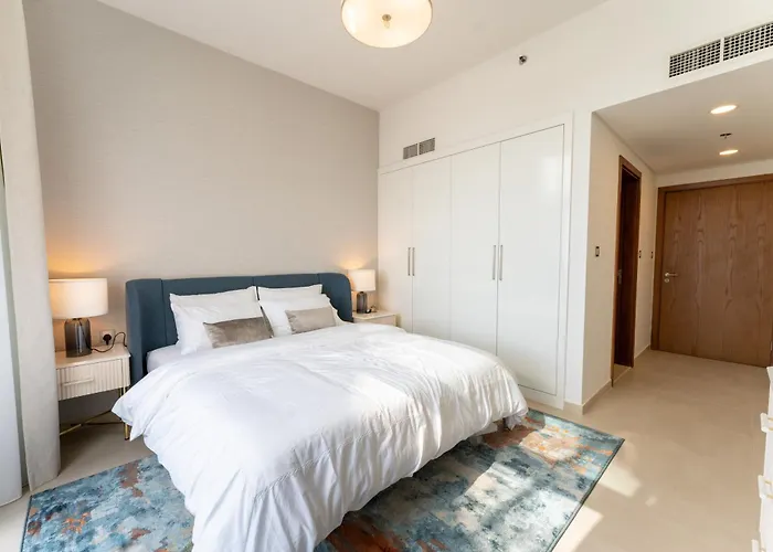 Luxury Apartment Mina Azizi Palm Jumeirah-Private Beach