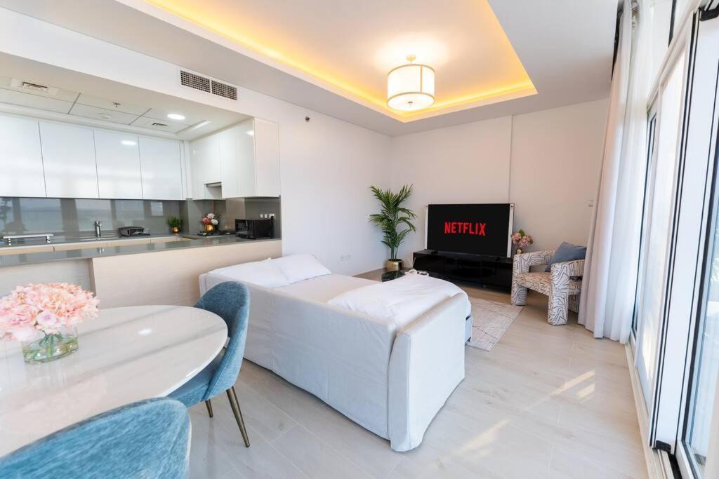 Luxury Mina Azizi Palm Jumeirah-private Dubai