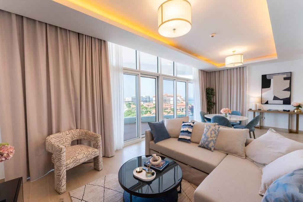Luxury Mina Azizi Palm Jumeirah-private Beach Apartment Dubai